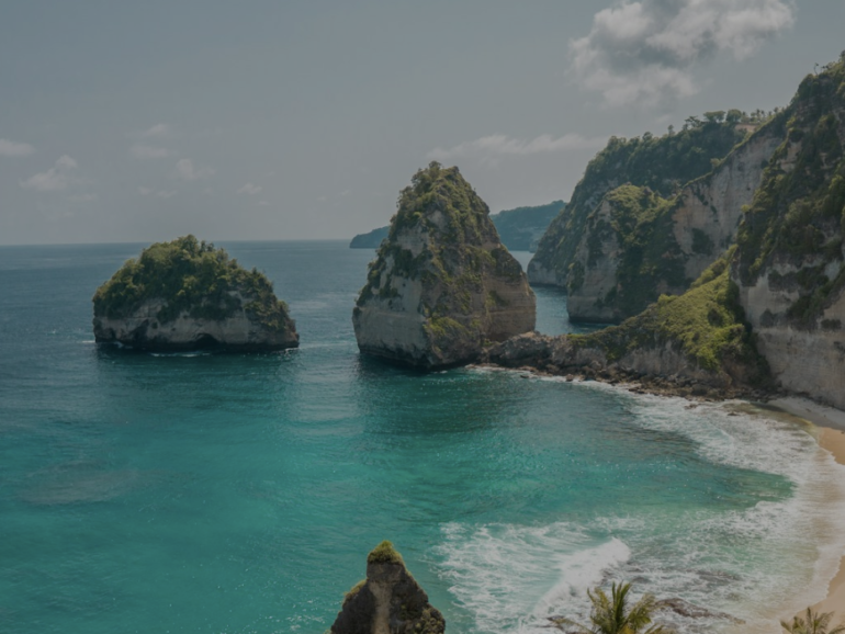 Bali (Indonesia) — Yoga, surf y espiritualidad tropical 🧘♀️🌴🌊